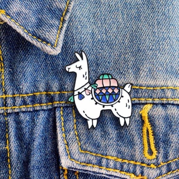 NEW Llama Alpaca Enamel Pin Brooch - Picture 2 of 4